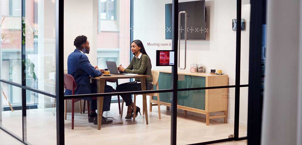découvrez nos conseils pratiques et astuces efficaces pour réussir votre entretien d'embauche et maximiser vos chances de décrocher le poste souhaité.